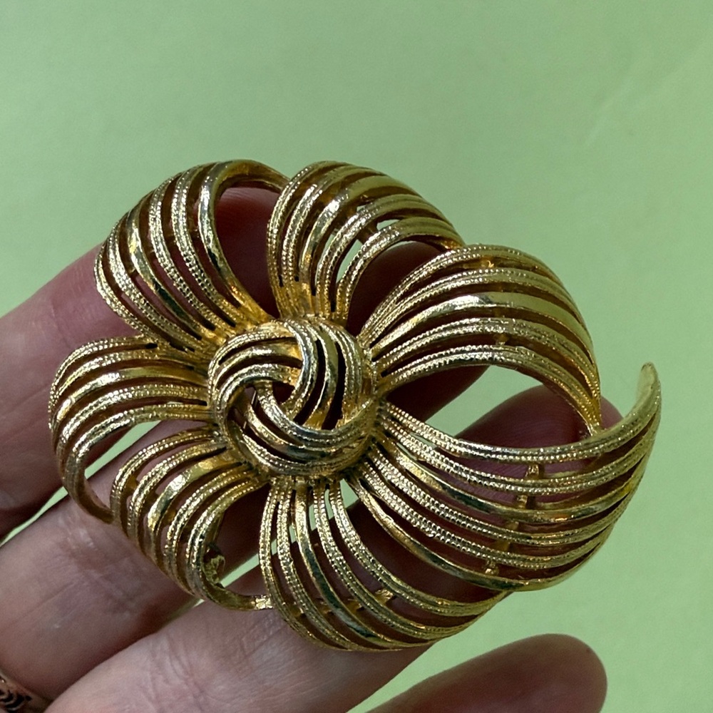 Elegant and Unique Vintage Gold-Tone Large Brooch